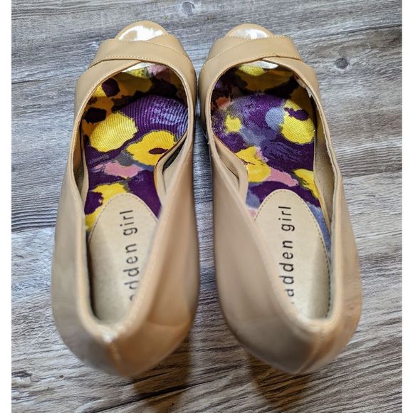 Madden Girl Nude Peep Toe Pumps Size 7.5 - Picture 3 of 9